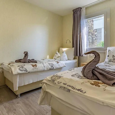 Дом отдыха Mobile Luxury Premium-3 By Interhome Пула